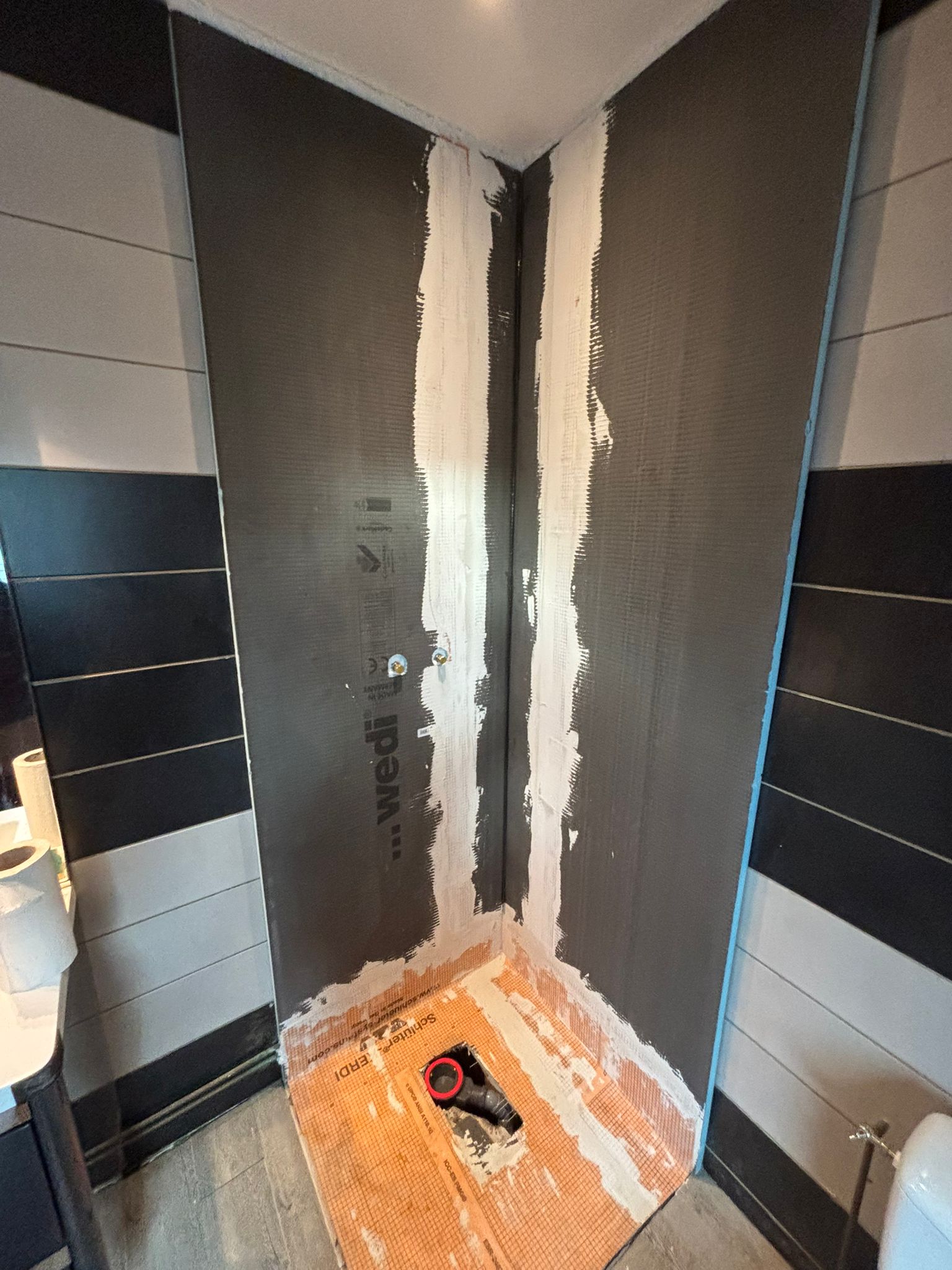 Salle de bain Wedi noir et blanc Rennes